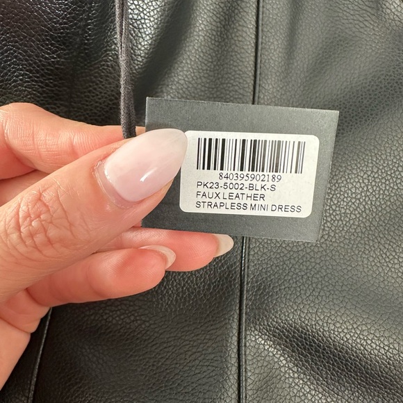 Chic Black Strapless faux Leather Dress - Picture 4 of 8